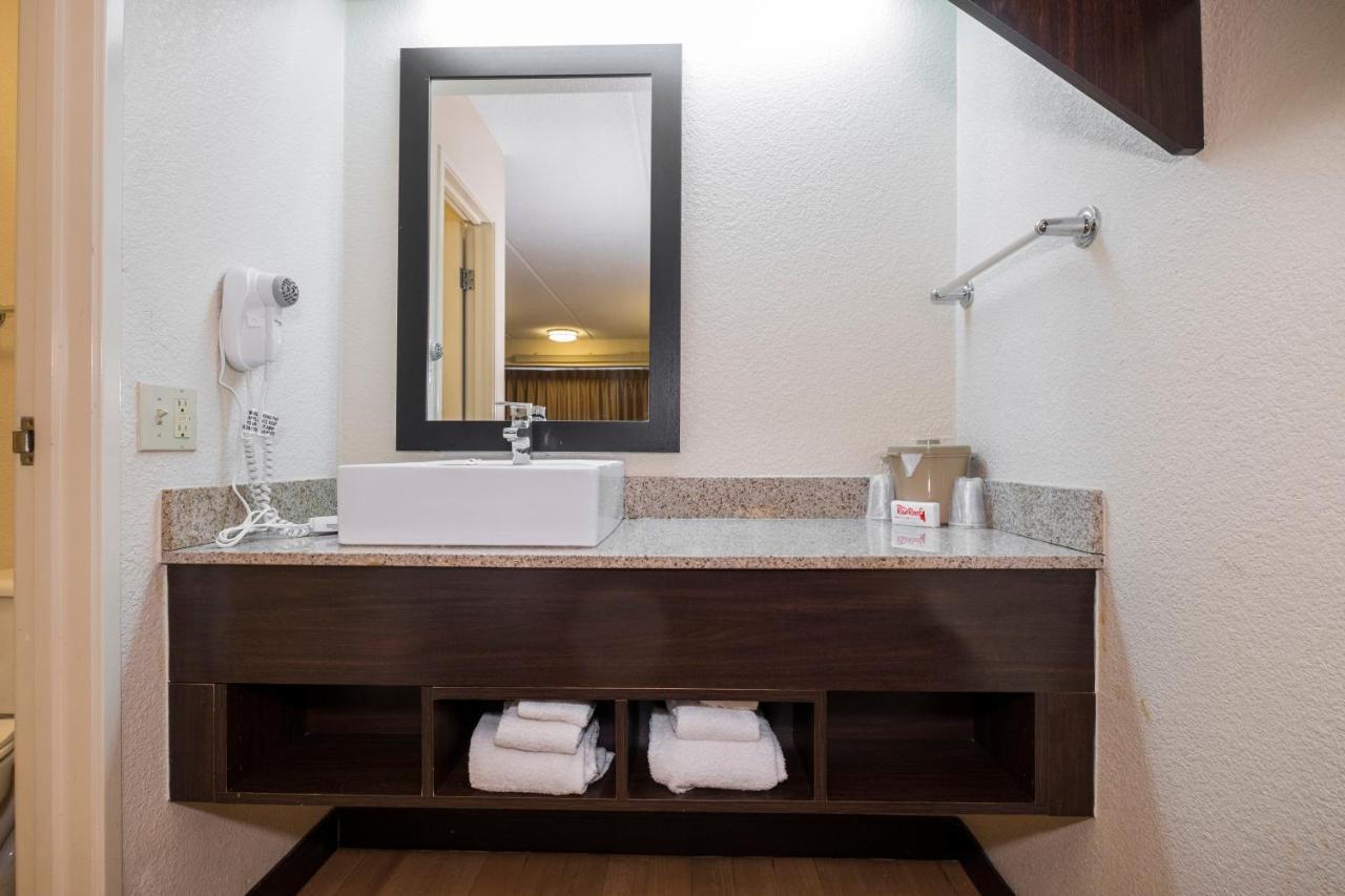 Red Roof Inn Cincinnati Northeast - Blue Ash Extérieur photo
