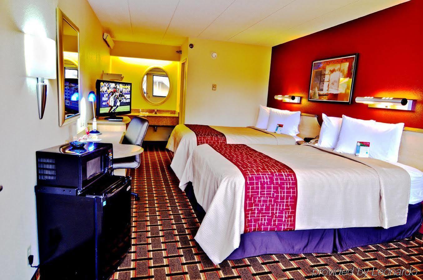 Red Roof Inn Cincinnati Northeast - Blue Ash Extérieur photo